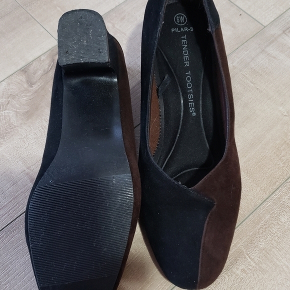 Tender Tootsies swede shoes - Picture 4 of 5